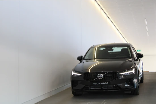 Volvo S60 T6 350PK AWD Long Range Plus Dark | 360° Camera | HK Audio | 19'' | Lighting Pack