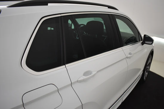 Volkswagen Tiguan 1.4 TSI 245PK eHybrid PHEV R-Line Business+ | Adaptief cruise control | Navigatie | Matrix koplampen | Camera achter | Privacy g