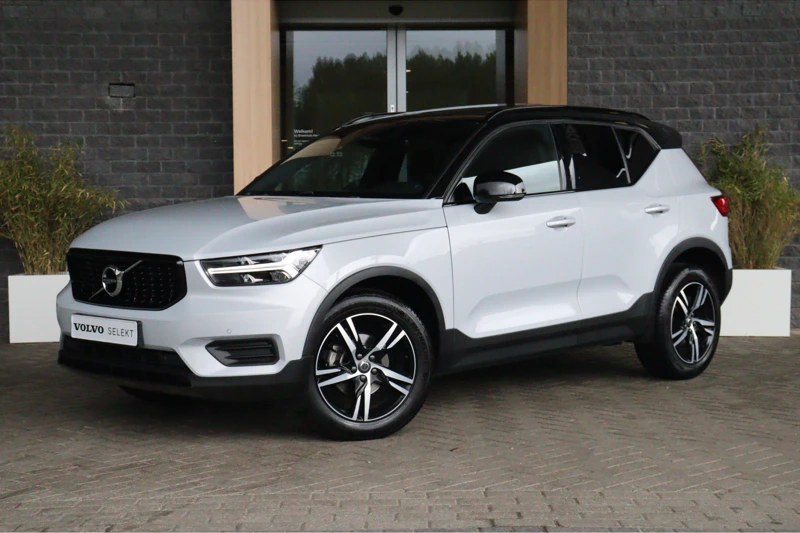 Volvo XC40 T3 Geartronic R-Design | Glacier Silver | Panoramadak | Harman Kardon | Standkachel met Volvo On call App | Camera | Stoelverwar