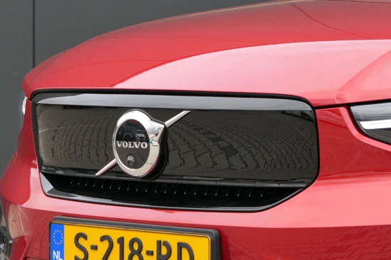 Volvo C40 Recharge Ultimate RED Edition | Panoramadak | LED Pixel Koplampen | 20 Inch | Harman/Kardon | 360 Camera