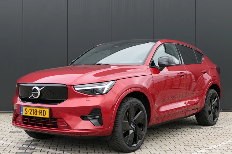 Volvo C40 Recharge Ultimate RED Edition | Panoramadak | LED Pixel Koplampen | 20 Inch | Harman/Kardon | 360 Camera