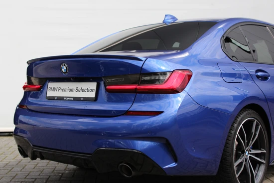 BMW 3 Serie Sedan 330i M-sport High Executive Automaat