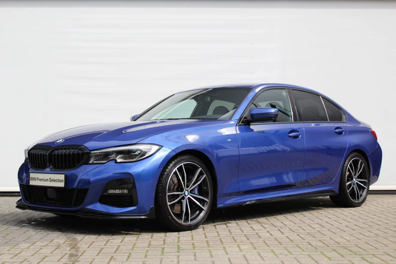 BMW 3 Serie Sedan 330i M-sport High Executive Automaat