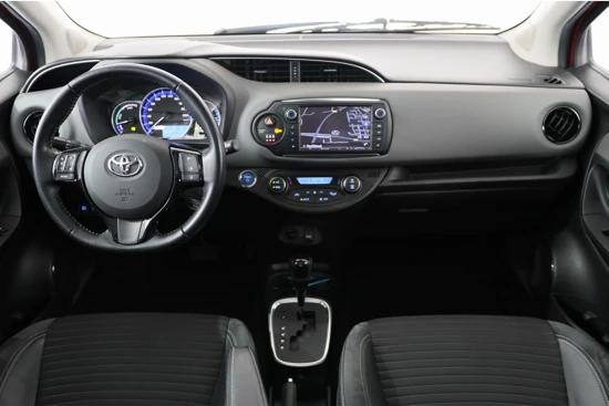 Toyota Yaris 1.5 Hybrid Dynamic | Navigatie | Panorama Dak | Camera | Clima | Lichtmetalen Velgen | Keyless