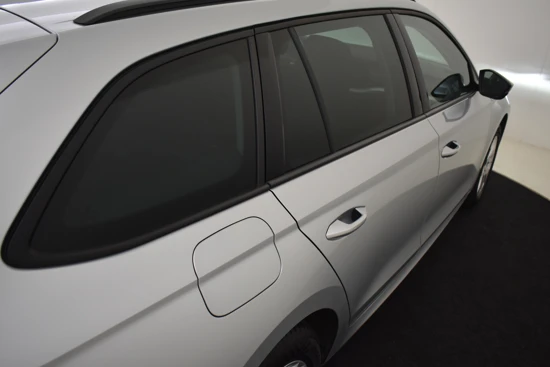 Škoda Octavia Combi 1.0 110 pk Business Edition | 1e Eigenaar | 100% Dealeronderhouden | Fabrieksgarantie 2025 | Navigatiesysteem | Cruise Con