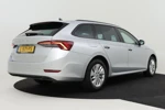 Škoda Octavia Combi 1.0 110 pk Business Edition | 1e Eigenaar | 100% Dealeronderhouden | Fabrieksgarantie 2025 | Navigatiesysteem | Cruise Con