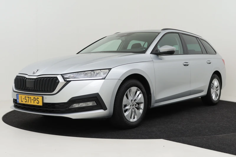 Škoda Octavia Combi 1.0 110 pk Business Edition | 1e Eigenaar | 100% Dealeronderhouden | Fabrieksgarantie 2025 | Navigatiesysteem | Cruise Con