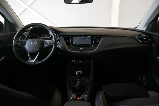 Opel Grandland X 1.2 Turbo Business Executive | Navigatie | AGR-stoelen | Keyless Entry | Trekhaak | Elek. Achterklep
