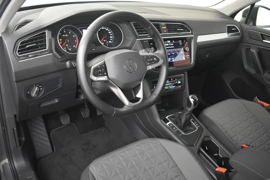 Volkswagen Tiguan 1.5 TSI 150 PK Life | LED | | Navigatie | Fabrieksgarantie tot 01-2026 | Climate Control | Parkeersensoren | Adaptieve cruise co