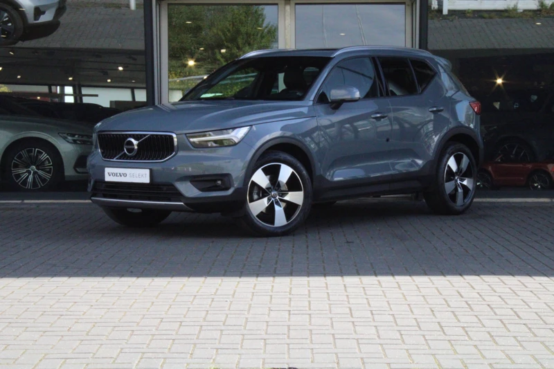 Volvo XC40 T4 Momentum Pro | Camera | Standkachel | Trekhaak | Keyless | Stuur + Stoelverwarming |