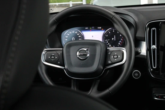 Volvo XC40 T4 Momentum Pro | Camera | Standkachel | Trekhaak | Keyless | Stuur + Stoelverwarming |