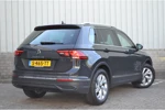 Volkswagen Tiguan 1.5 TSI 150PK DSG Aut. Elegance | Trekhaak | Alcantara Bekleding | App-Connect | Stoel + Stuurverwarming | 18'' LMV | Achteruitr