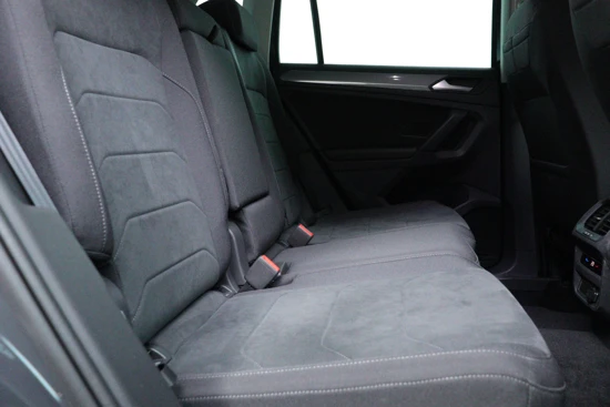 Volkswagen Tiguan 1.5 TSI 150PK DSG Aut. Elegance | Trekhaak | Alcantara Bekleding | App-Connect | Stoel + Stuurverwarming | 18'' LMV | Achteruitr
