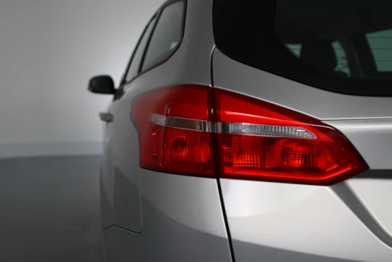 Ford Focus Wagon 1.0 Trend | Navigatie | Airco | Cruise Control | Lichtmetalen Velgen | Parkeersensoren