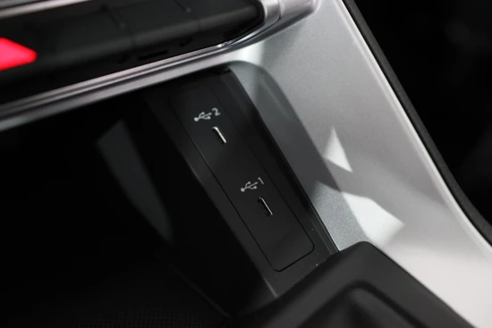 Audi Q3 35 TFSI Advanced edition | Automaat! | LED | Sportstoelen | Digital Cockpit | Trekhaak | Navigatie | Stoelverwarming | Parkeerse