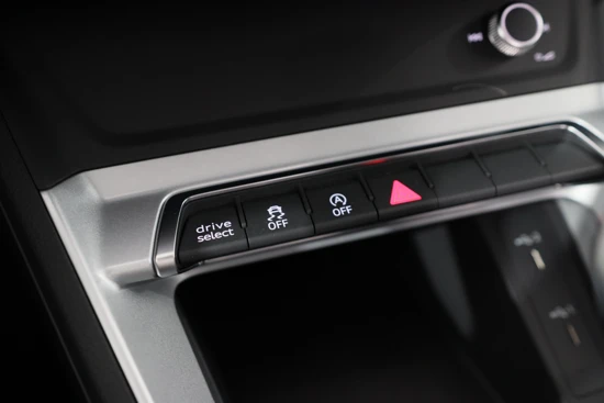 Audi Q3 35 TFSI Advanced edition | Automaat! | LED | Sportstoelen | Digital Cockpit | Trekhaak | Navigatie | Stoelverwarming | Parkeerse