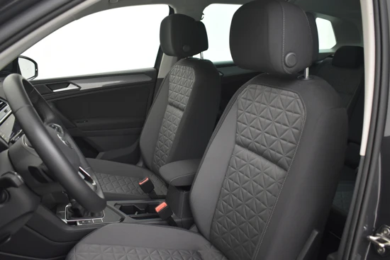 Volkswagen Tiguan 1.5 TSI Life 150pk DSG/AUT | Adaptief cruise control | Navi via app | Trekhaak | Parkeersensoren v+a | LED koplampen | DAB radio