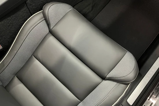 Volvo XC60 B5 Plus Dark | 1.200 km | Panoramadak | Getint glas | 21" lichtmetaal | Running boards | Trekhaak