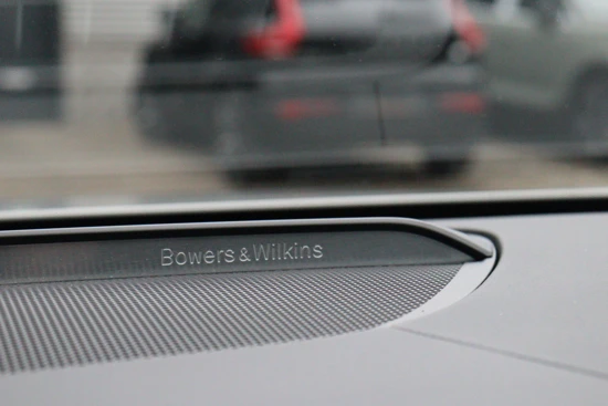 Volvo V90 T8 AWD Recharge R-design | Alle opties! | Bowers & Wilkins | Luchtvering | Head-Up Display | Stoelventilatie | 360° Camera | Tre