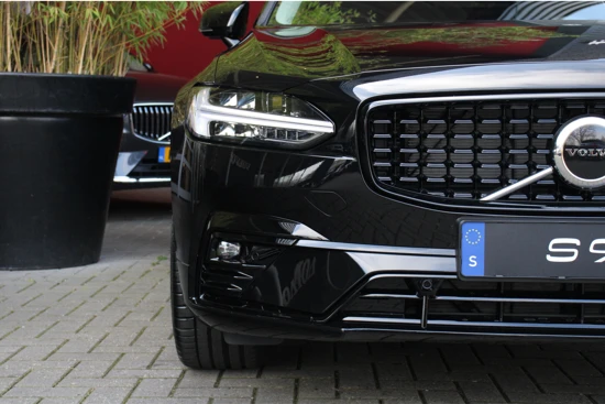 Volvo S90 B5 Mild Hybrid Plus Dark | Schuifdak | Harman/Kardon | Memory Seats | Pilot Assist | Camera | Keyless | 20" velgen