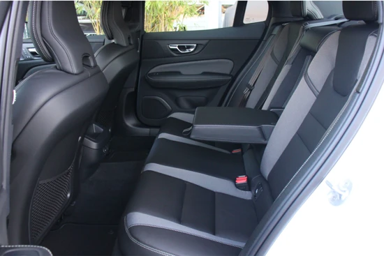 Volvo S60 B4 198pk Plus Dark | Black Pack | 360º Camera | Harman/Kardon | Memory Seats | Adaptive Cruise | 19" velgen