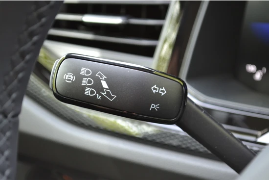 Volkswagen Polo 1.0 TSI 95PK Life | BTW | 17'' LMV | Direct Beschikbaar | Parkeersensoren V+A | App-Connect | Elektrisch Inklapbare Spiegels | A