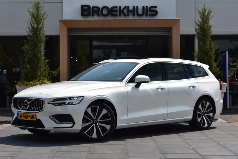 Volvo V60 B3 Aut-8 Inscription Panoramadak | Harman Kardon Premium Sound | Lederlook bekleed dashboard | 4 zon