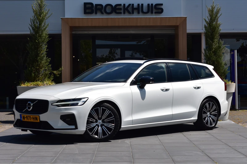 Volvo V60 B3 Aut-8 R-Design | Panoramadak | Harman Kardon Premium Sound | Lederlook bekleed dashboard |