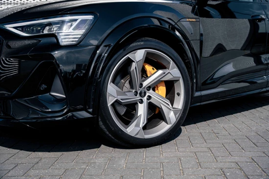 Audi e-tron S 504PK quattro | Panoramadak | Tour + City Pakket | S-Sportstoelen | 22" Velgen | Optiekpakket Zwart Plus | Leder | Matrix LED