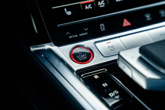 Audi e-tron S 504PK quattro | Panoramadak | Tour + City Pakket | S-Sportstoelen | 22" Velgen | Optiekpakket Zwart Plus | Leder | Matrix LED