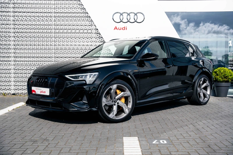 Audi e-tron S 504PK quattro | Panoramadak | Tour + City Pakket | S-Sportstoelen | 22" Velgen | Optiekpakket Zwart Plus | Leder | Matrix LED