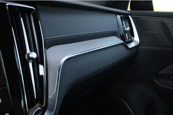 Volvo S60 B4 Ultimate Dark | Google | 360° Camera | Head-Up Display | Harman/Kardon | Adaptive Cruise | Panoramadak | Elektrische Stoelen