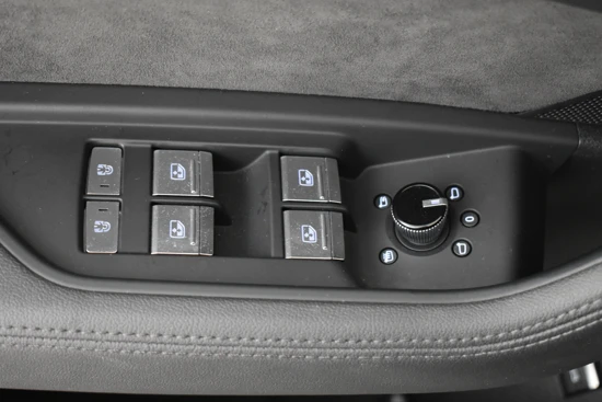 Audi e-tron e-tron 55 quattro advanced 95 kWh 361pk | Cruise control | Navigatie | Panorama dak | Parkeersensoren v+a | Camera achter | Keyl