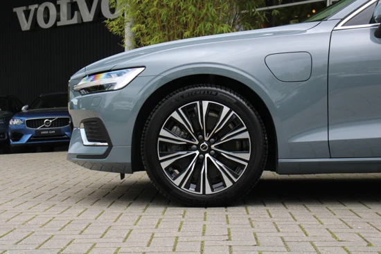 Volvo V60 T6 Recharge AWD Core Bright Long Range | Pilot Assist | BLIS | Camera | Stuur- en stoelverwarming | Keyless | 18" velgen