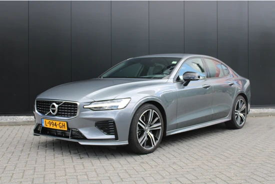 Volvo S60 T6 GT Twin Engine R-Design | 19" | Exterior Styling Pack | Pilot Assist | BLIS | Camera | DAB+ | Verwarmbare voorstoelen