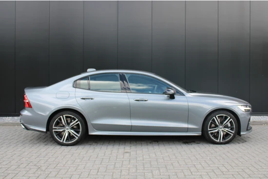 Volvo S60 T6 GT Twin Engine R-Design | 19" | Exterior Styling Pack | Pilot Assist | BLIS | Camera | DAB+ | Verwarmbare voorstoelen