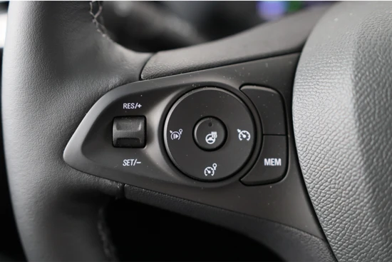 Opel Corsa Electric 50kWh 3 fase Level 3 | Premium Pakket | Camera | Navigatie | Led | Keyless | Stoelverwarming | 17" Lichtmetalen velgen | Parkeer