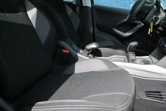 Peugeot 2008 SUV 1.2 PureTech Blue Lion | Navigatie | Bluetooth | Parkeersensoren | 1e Eigenaar |