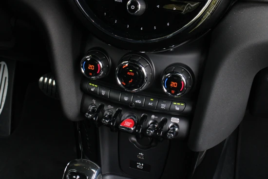 MINI Cabrio 2.0 John Cooper Works JCW Pack | Camera | Head-up display | Adaptive Cruise | Stoelverwarming | 18" velgen