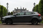 Volvo V40 Cross Country 2.0 T3 150PK | NL-AUTO! | NAVI | CLIMA | CRUISE | PARKEERSENSOREN | 17' LM .VELGEN | TREKHAAK | PRACHTIGE STAAT!