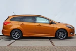 Ford Focus 1.0 125PK ST-Line | Uniek! | Xenon | Parkeersensoren V+A | CruiseControl | Camera | Navigatie | Voorruitverwarming |