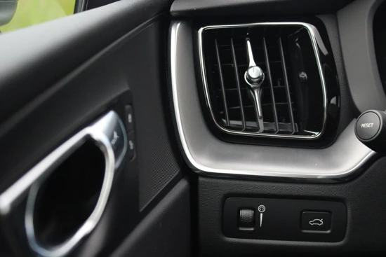 Volvo XC60 B5 Momentum Business | Google | Standkachel | Camera | Adaptive Cruise | Stoelverwarming V+A | Stuurverwarming | Elektrische Kle
