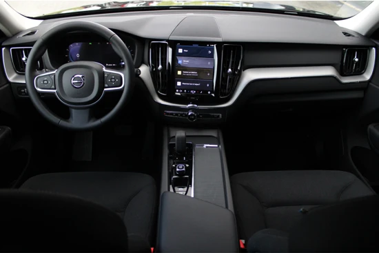 Volvo XC60 B5 Momentum Business | Adaptive Cruise | Camera | Getint Glas | Stuur + Stoelverwarming | Keyless | Apple Carplay |