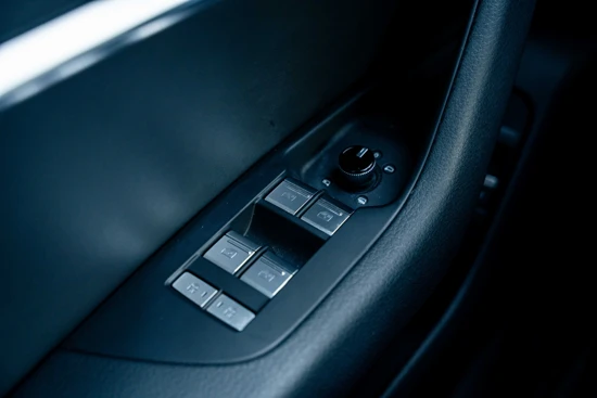Audi A6 Avant S edition Competition 55 TFSI e 367PK quattro | Panoramadak | 20" Velgen | Adaptive Cruise Control | Matrix LED | Achterui