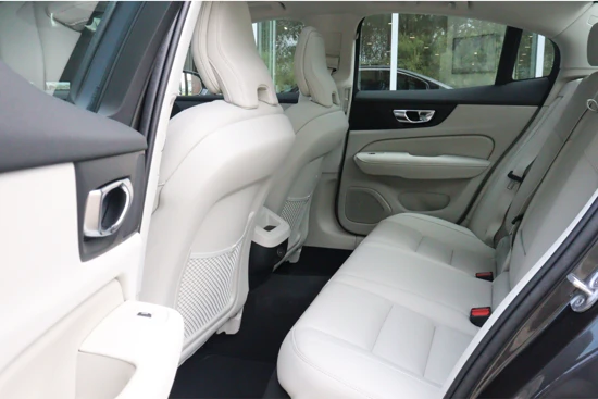 Volvo S60 B4 Plus Bright | NIEUW! | Panoramadak | Adaptieve Cruise | Pilot Assist | Elektrisch verstelbare stoelen met geh. | BLIS Dode ho