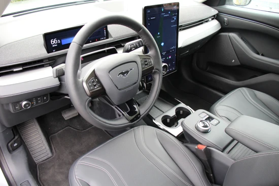 Ford Mustang Mach-E 98KWH | 19" LMV | AFN. TREKHAAK | PANORAMADAK | TECH PACK PLUS | 12% BIJTELLING! | B&O AUDIO | NIEUWSTAAT! | MEMORY SEATS