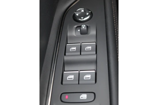 Peugeot 3008 1.6 300 PK HYbrid4 GT Black Pack | Pano | AGR Memory stoelen + Massage | Focal Audio | Camera | 19"LMV | Keyless | On Board Char