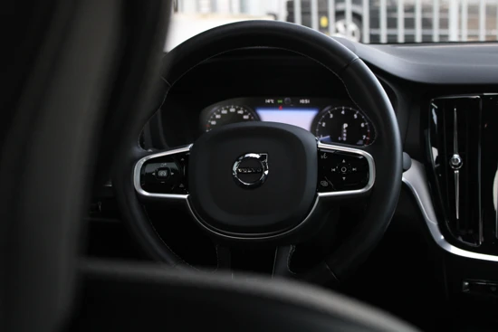 Volvo S60 T4 R-Design | Polestar Optimalisatie | Panoramadak | Standkachel | Adaptive Cruise | Camera | Dodehoek Detectie |