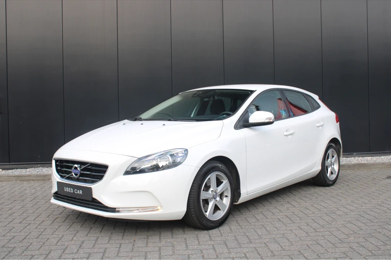 Volvo V40 T2 120pk Kinetic | Trekhaak | Dealer onderhouden