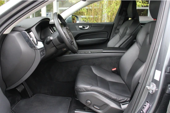 Volvo XC60 T5 250pk Automaat Momentum | Trekhaak | Adaptieve Cruise | BLIS | Stoelverwarming | Carplay